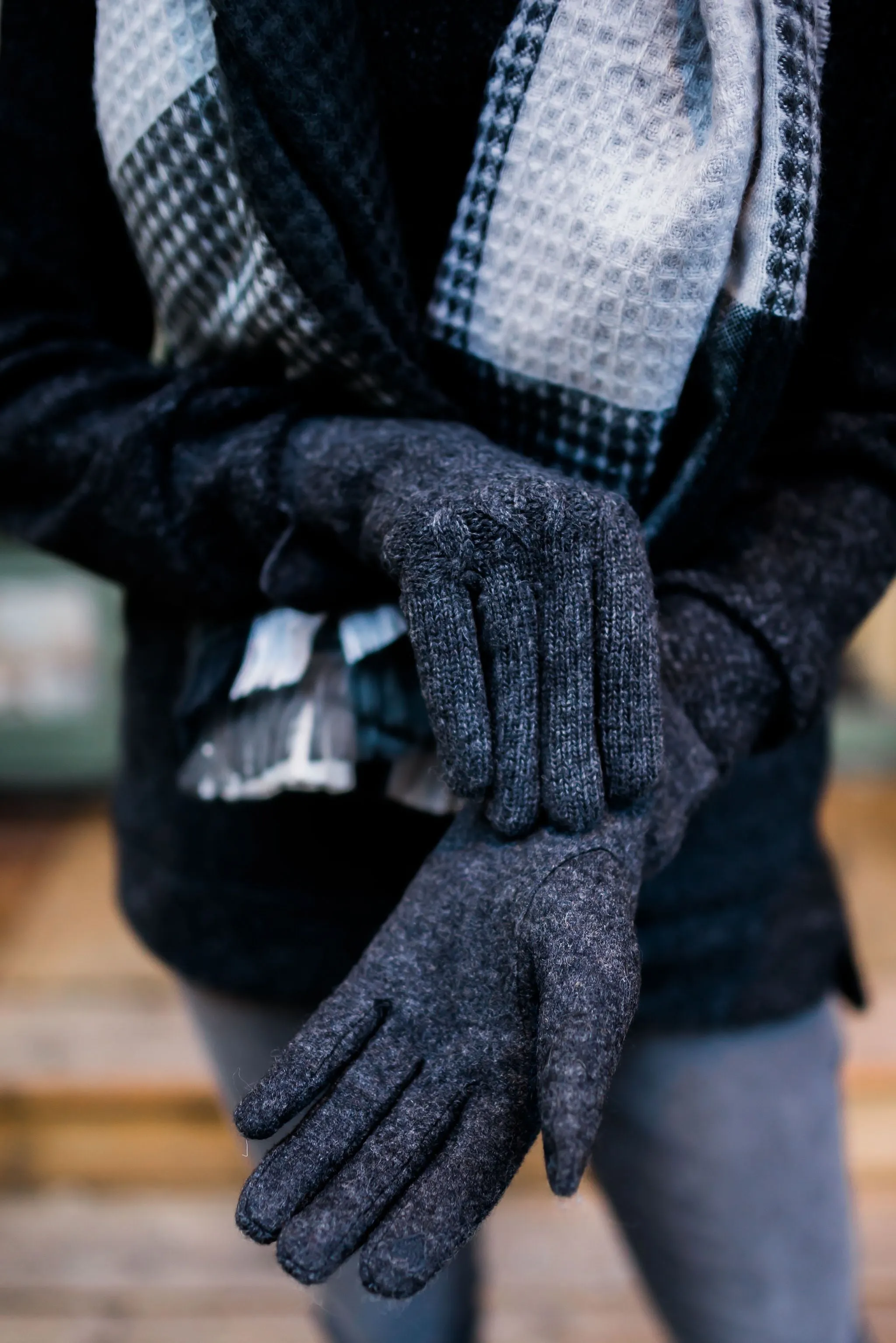 Charcoal Cable Knit Gloves