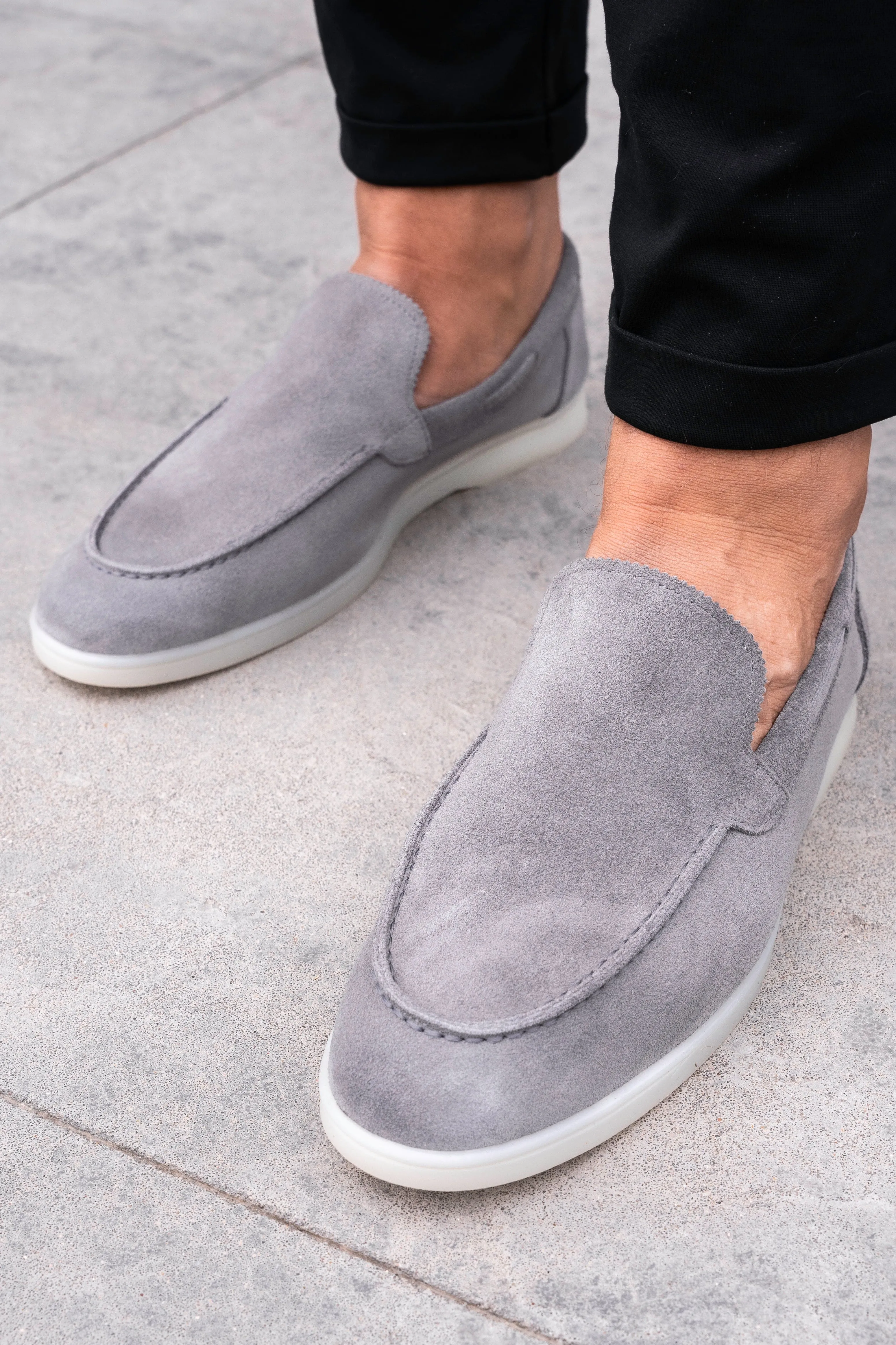 THE MENDOZA SUEDE LOAFER